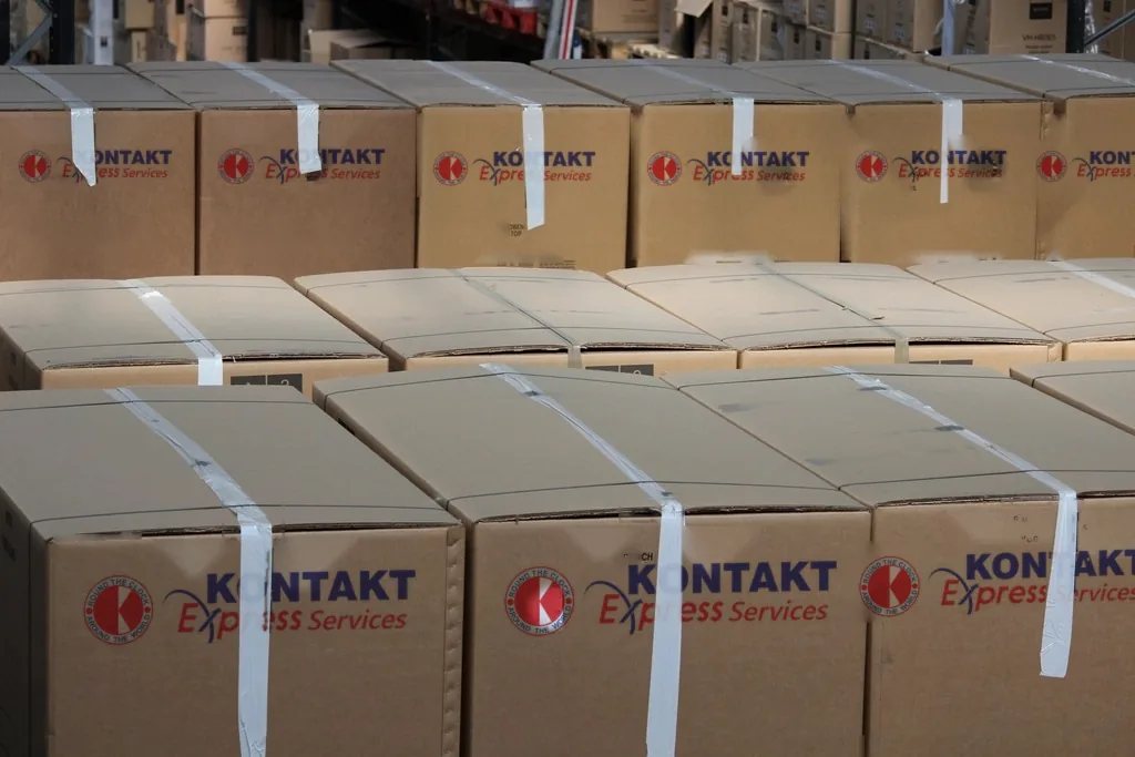 Cartons labelled with the Kontakt Express Services logo