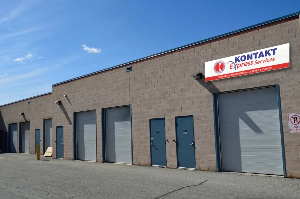 Warehouse building with a Kontakt Express Services sign