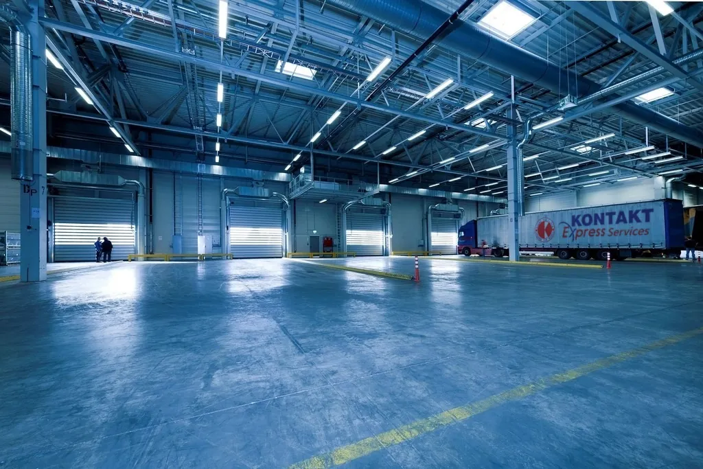 Warehouse loading bay with a Kontakt Express Services trailer